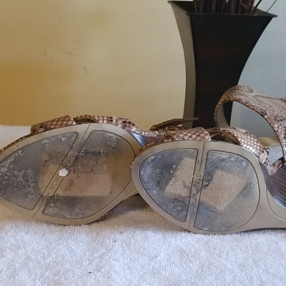 Shoes - Picture 3 of 4